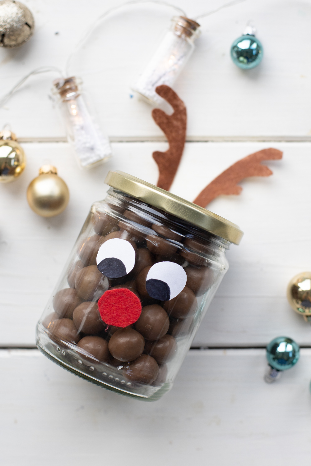 DIY Weihnachtsgeschenk: Süßigkeiten im Rudolph-Glas