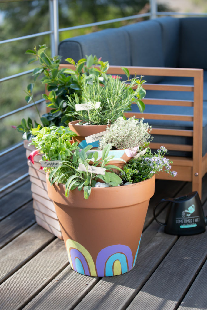 DIY Kräuterturm bauen und bemalen mit PILOT TRYTRYTRY