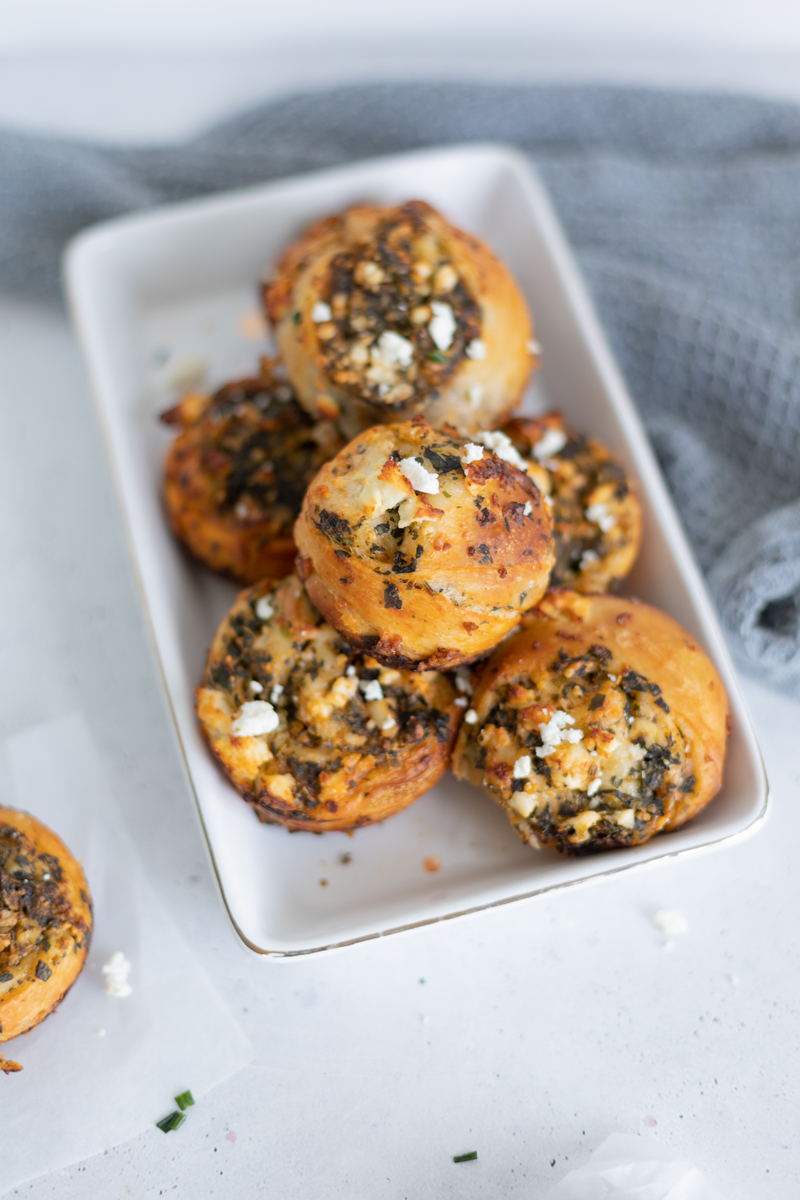 Pizzaschnecken mit Spinat und Feta als Häppchen Idee