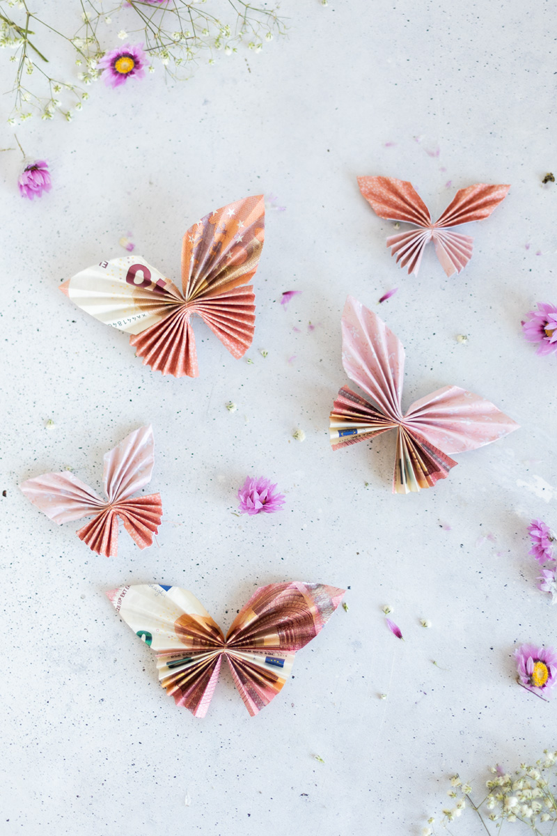 Ideen für kleine Geschenke: Schmetterlinge falten aus Geld als Geldgeschenk