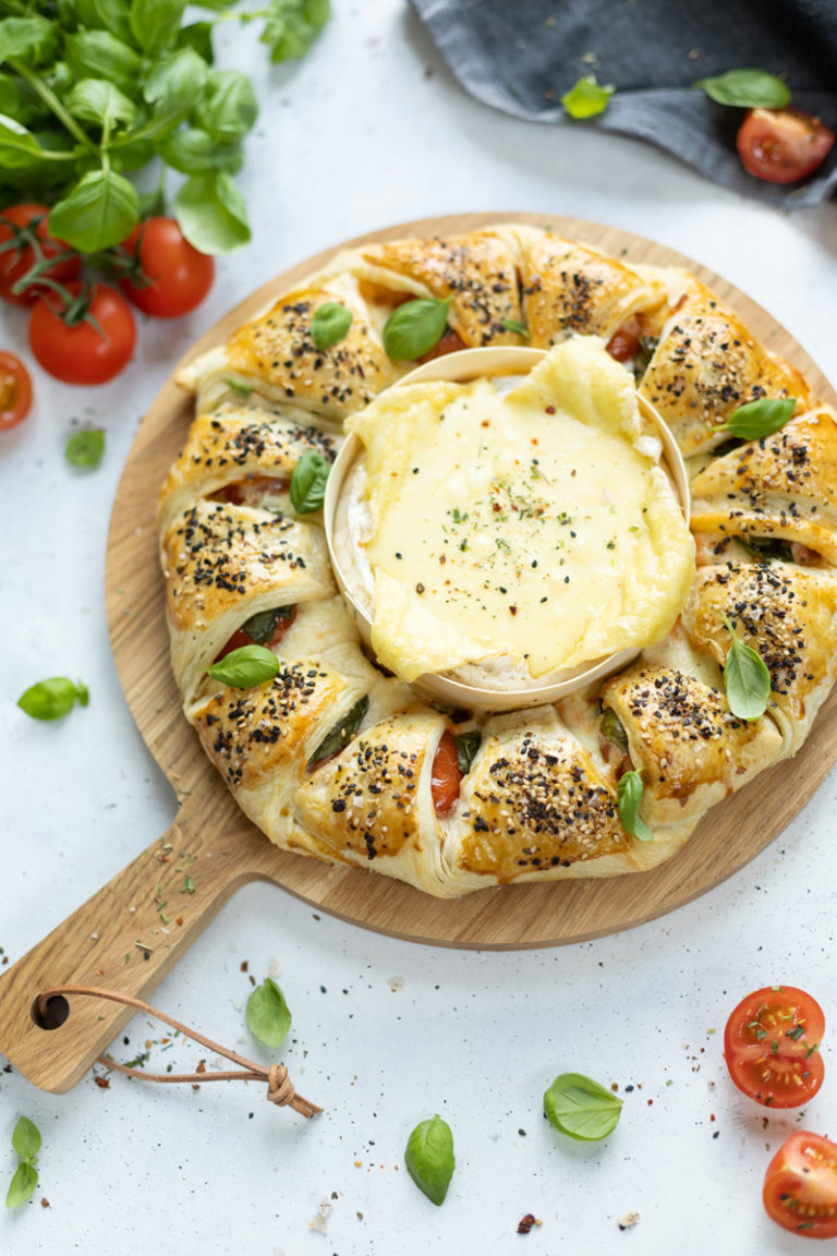 BlätterteigKranz mit Ofenkäse herzhafter Party Snack TRYTRYTRY