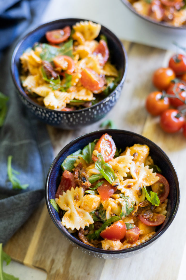Italienischer Nudelsalat mit Rucola und Tomaten - TRYTRYTRY