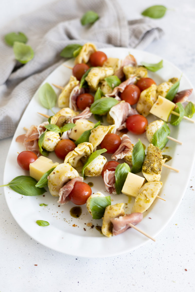 Kalte Tortellini Spieße mit Pesto - Rezept für Fingerfood