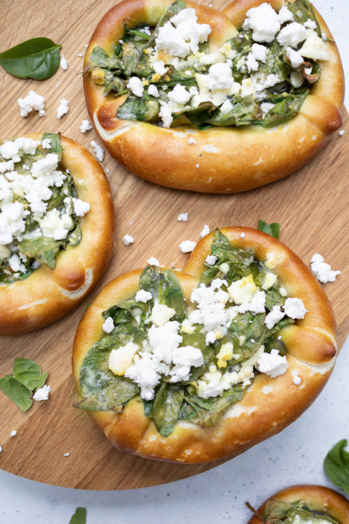 Gefüllte Spinat Brezeln mit Feta - TRYTRYTRY