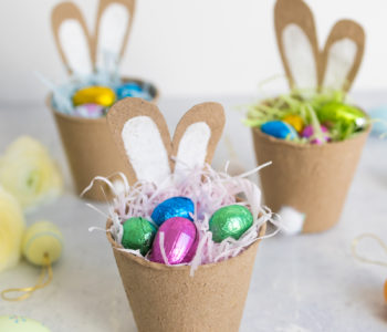 Ostergeschenk: Osterhase aus Anzucht Becher basteln