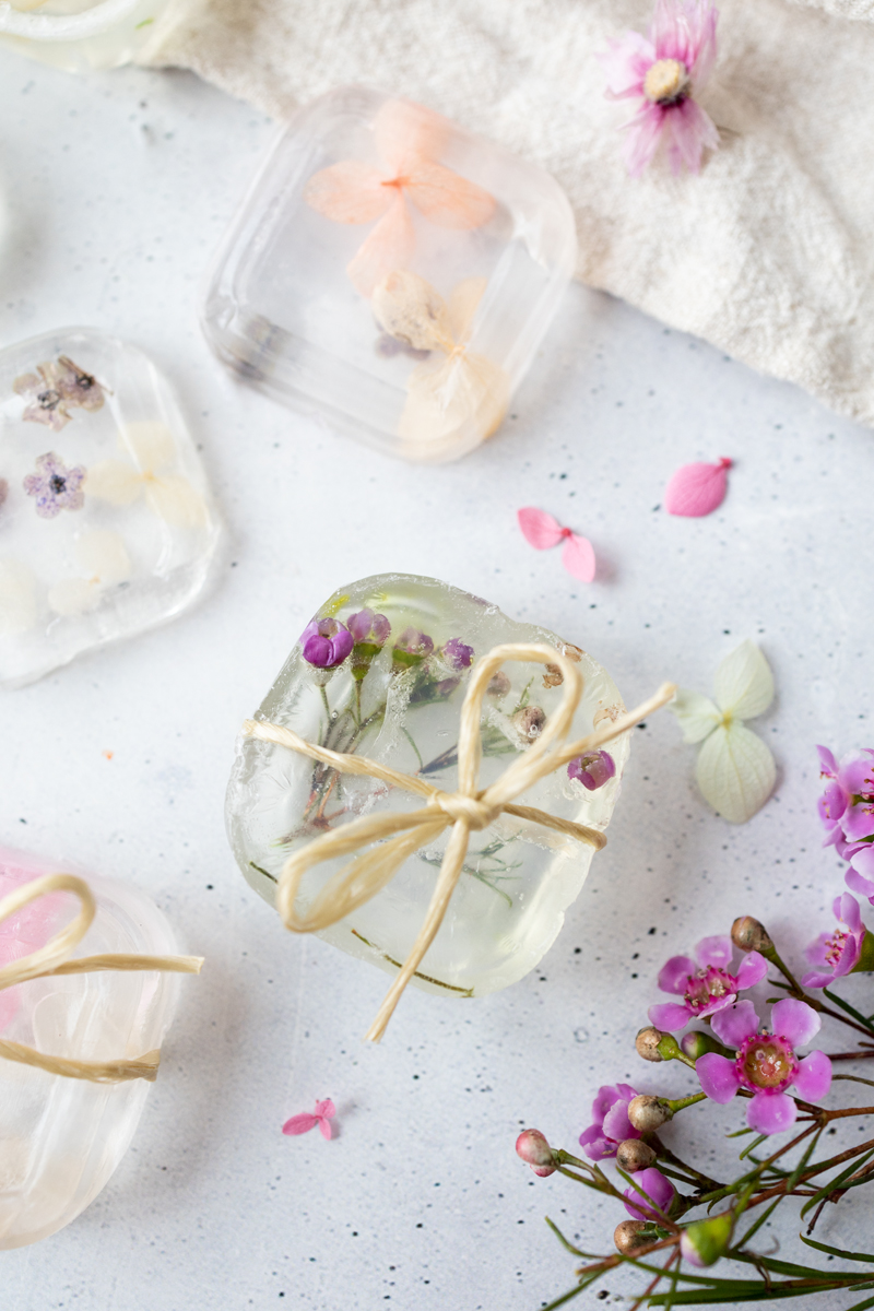 DIY Seife mit Trockenblumen selber machen