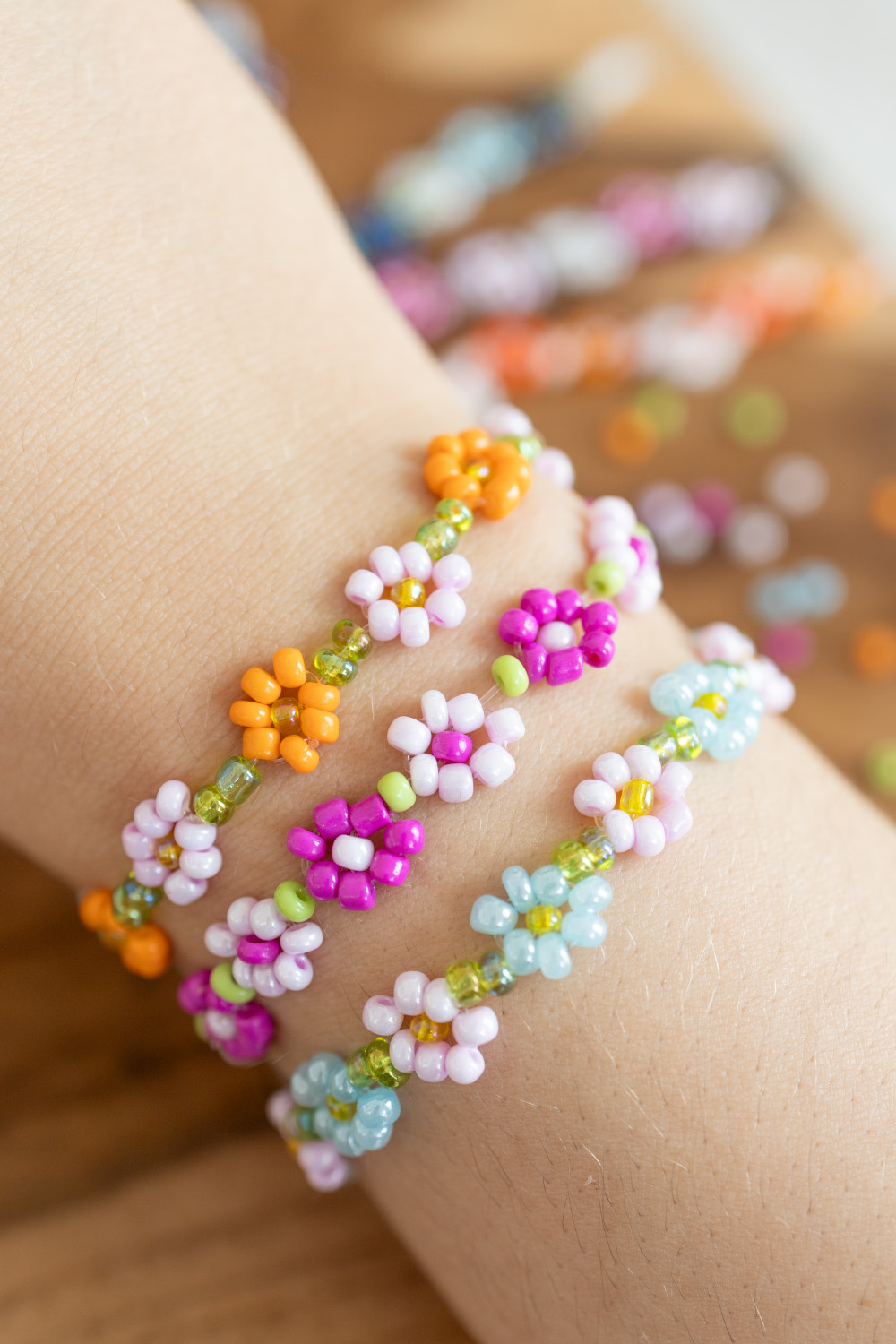 DIY Blumen-Armband aus Perlen