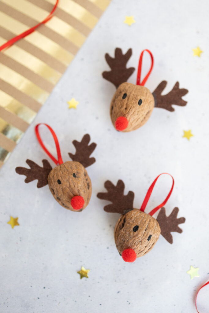 Weihnachtsanhänger: Basteln mit Walnüssen für Weihnachten - TRYTRYTRY Motiv 