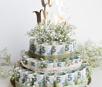 Geld-Torte: Hochzeitstorte mit Geldscheinen basteln